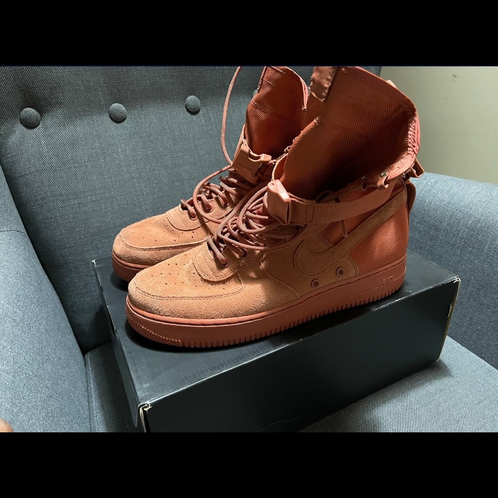 NIKE AF1 HIGH